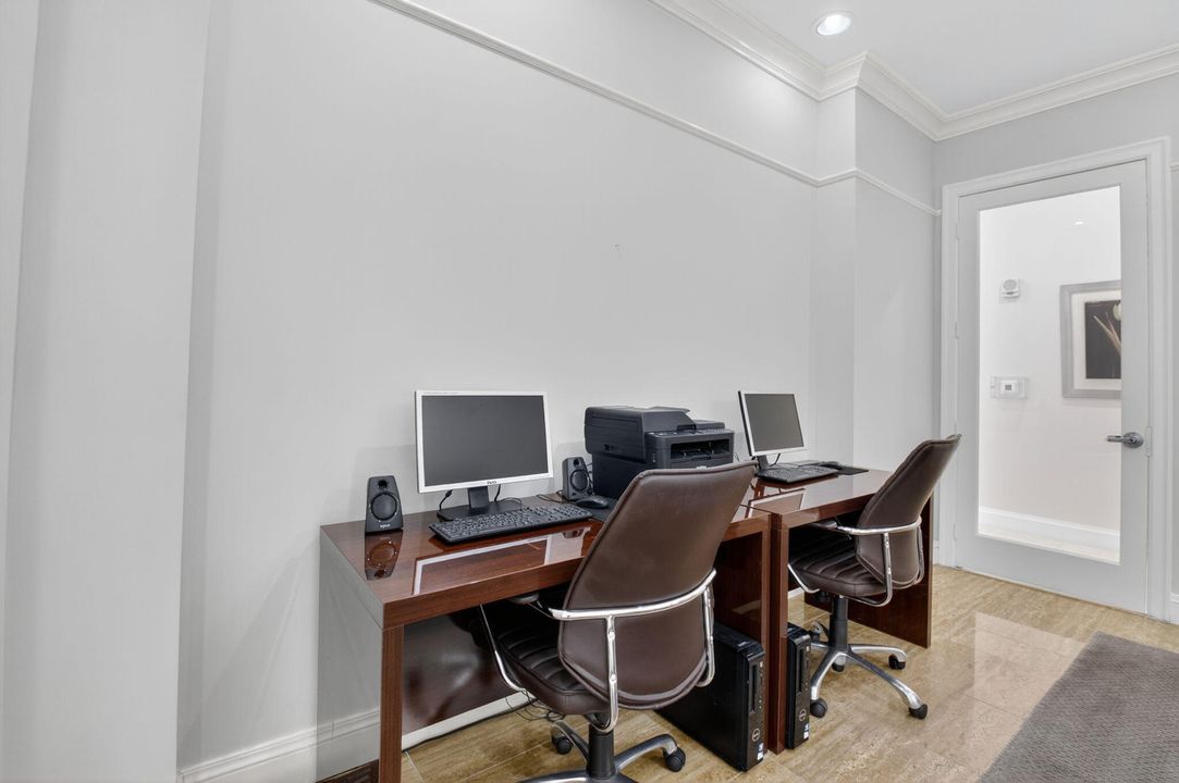 For Rent: $2,500 (1 beds, 1 baths, 660 Square Feet)