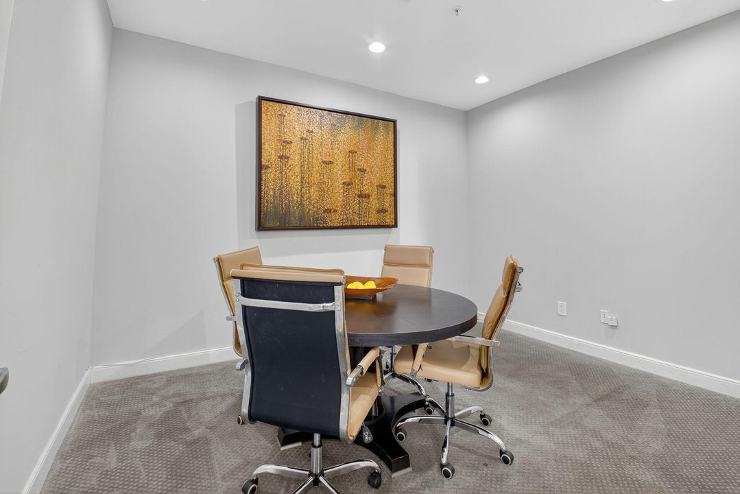 For Rent: $2,500 (1 beds, 1 baths, 660 Square Feet)