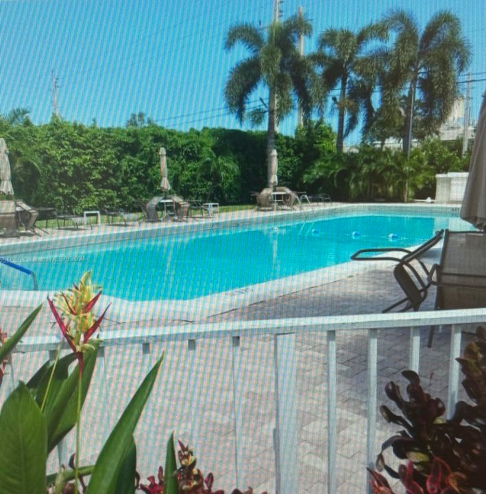 For Rent: $1,950 (2 beds, 2 baths, 1104 Square Feet)