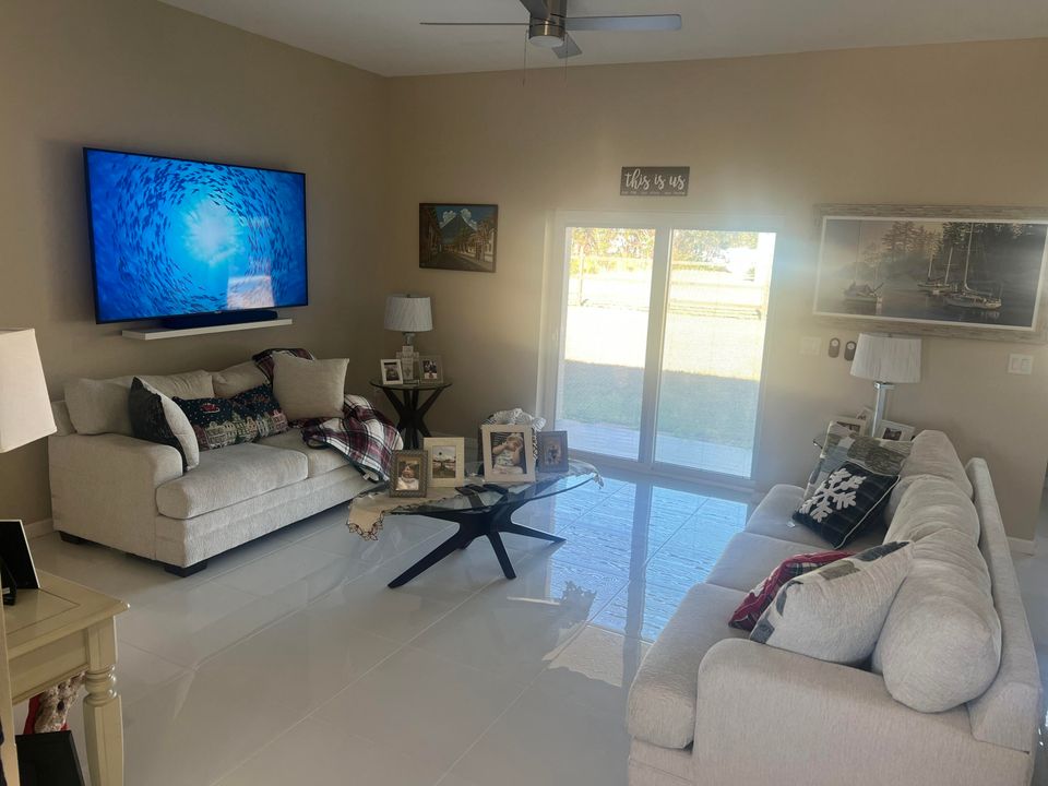 For Sale: $400,000 (3 beds, 2 baths, 1648 Square Feet)