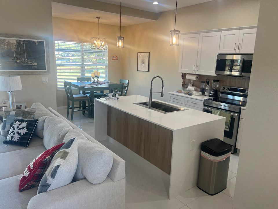 For Sale: $400,000 (3 beds, 2 baths, 1648 Square Feet)