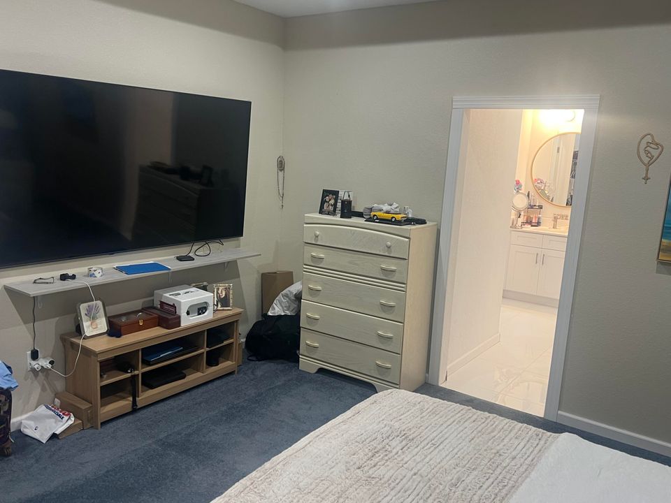 For Sale: $400,000 (3 beds, 2 baths, 1648 Square Feet)