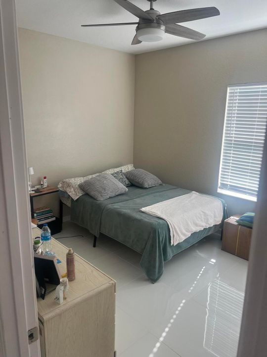 For Sale: $400,000 (3 beds, 2 baths, 1648 Square Feet)