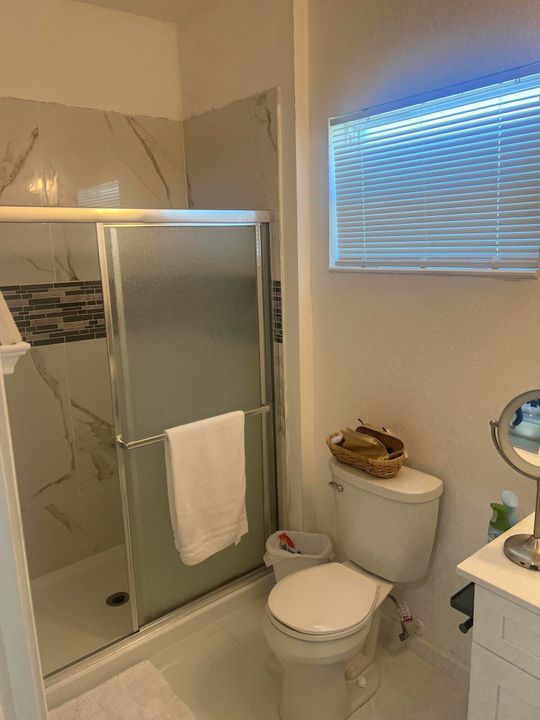 For Sale: $400,000 (3 beds, 2 baths, 1648 Square Feet)