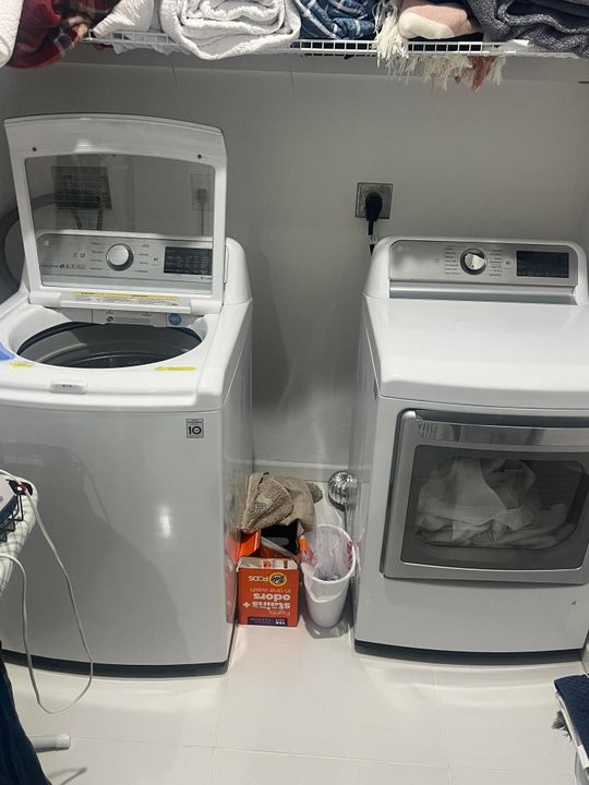 For Sale: $400,000 (3 beds, 2 baths, 1648 Square Feet)