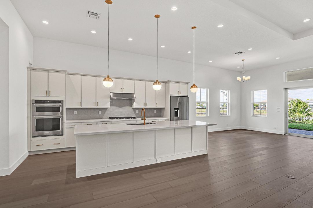 For Sale: $1,139,000 (3 beds, 2 baths, 2973 Square Feet)