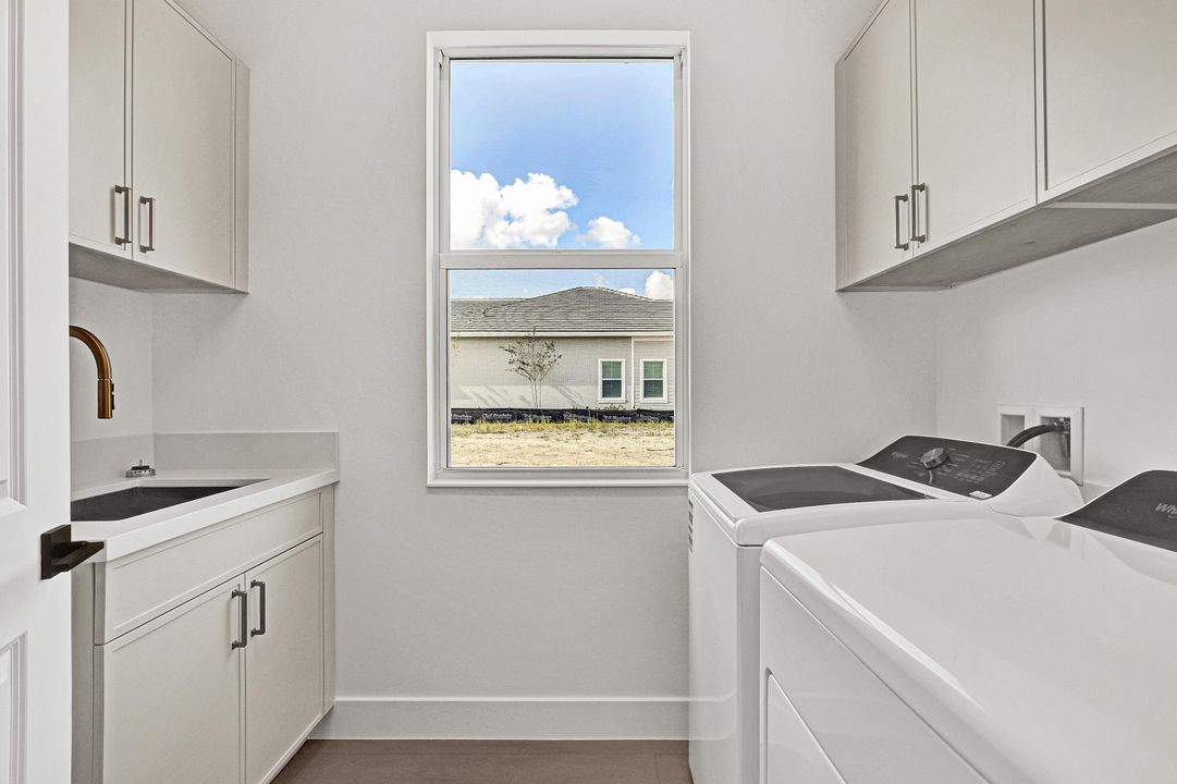 For Sale: $1,139,000 (3 beds, 2 baths, 2973 Square Feet)