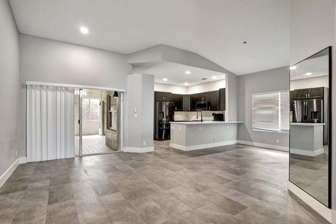 En Renta: $4,000 (3 camas, 2 baños, 2019 Pies cuadrados)