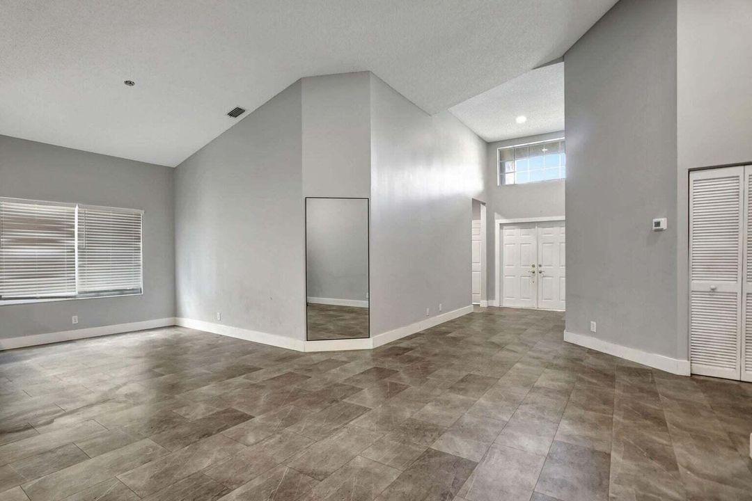 En Renta: $4,000 (3 camas, 2 baños, 2019 Pies cuadrados)