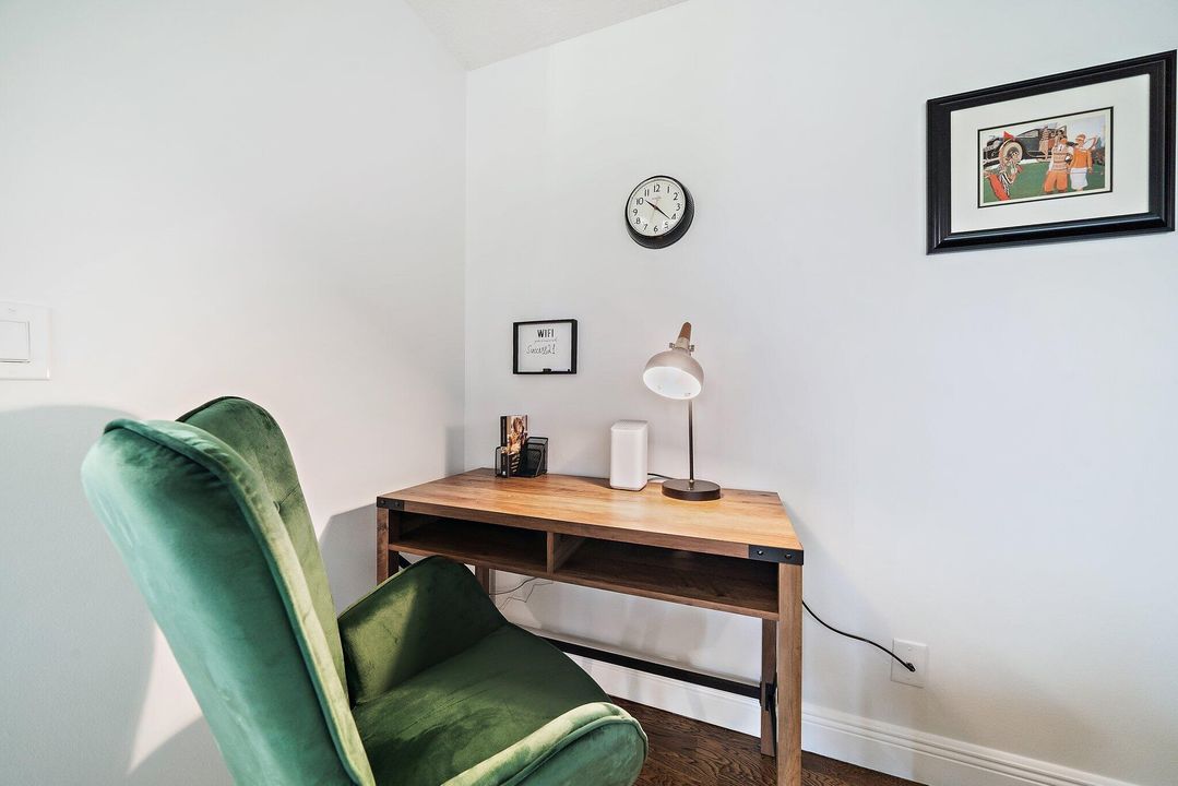 出租: $8,000 (4 贝兹, 2 浴室, 2652 平方英尺)