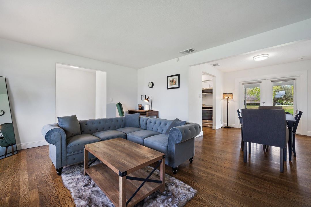 出租: $8,000 (4 贝兹, 2 浴室, 2652 平方英尺)