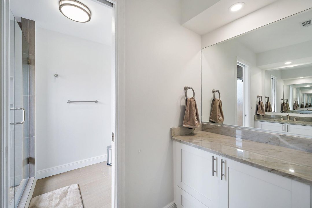 出租: $8,000 (4 贝兹, 2 浴室, 2652 平方英尺)