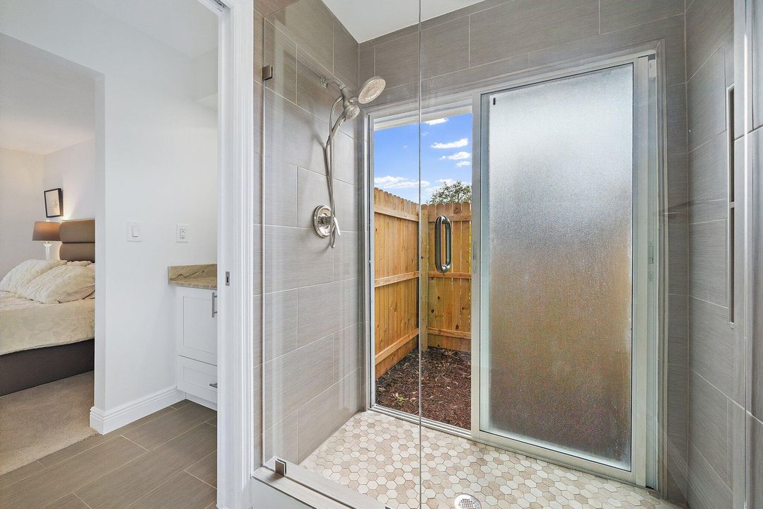 出租: $8,000 (4 贝兹, 2 浴室, 2652 平方英尺)