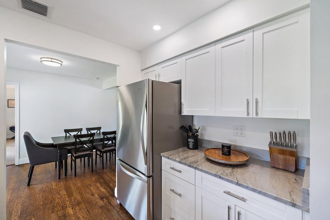 出租: $8,000 (4 贝兹, 2 浴室, 2652 平方英尺)