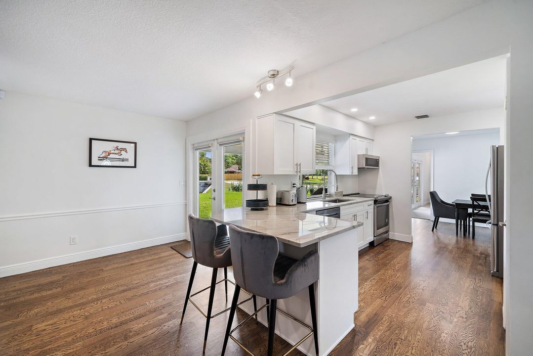 出租: $8,000 (4 贝兹, 2 浴室, 2652 平方英尺)