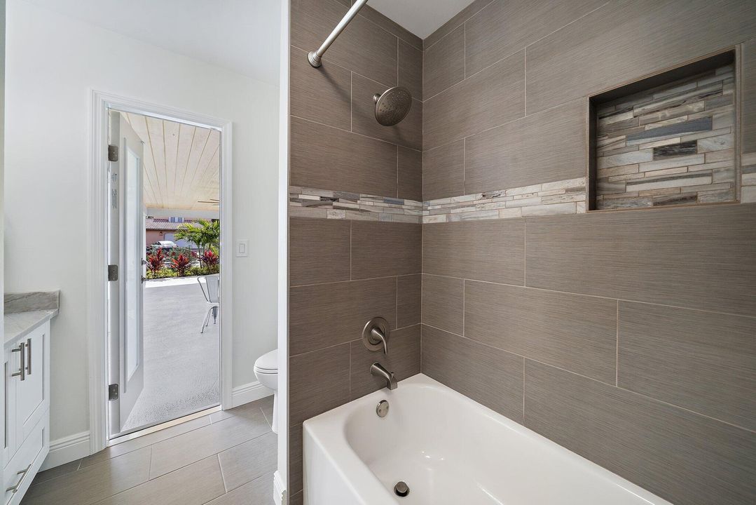 出租: $8,000 (4 贝兹, 2 浴室, 2652 平方英尺)