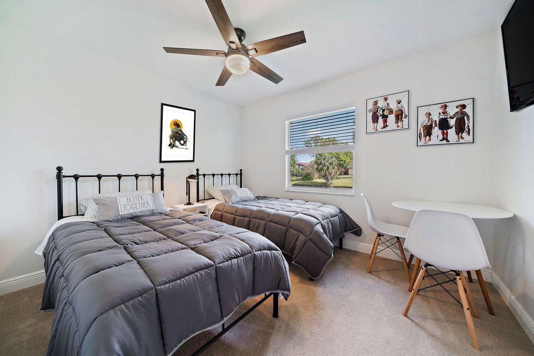 出租: $8,000 (4 贝兹, 2 浴室, 2652 平方英尺)