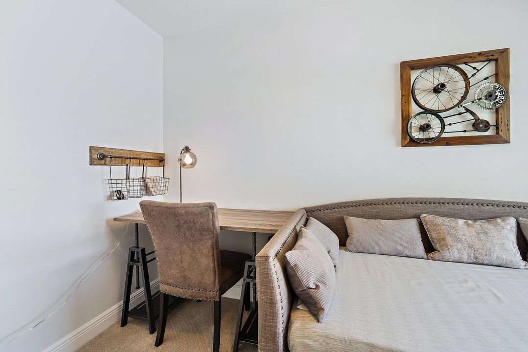 出租: $8,000 (4 贝兹, 2 浴室, 2652 平方英尺)