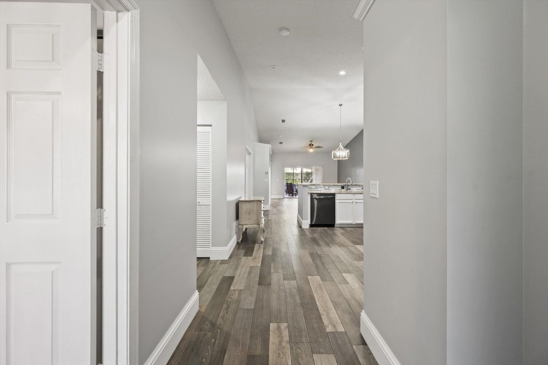 For Sale: $399,900 (2 beds, 2 baths, 1417 Square Feet)