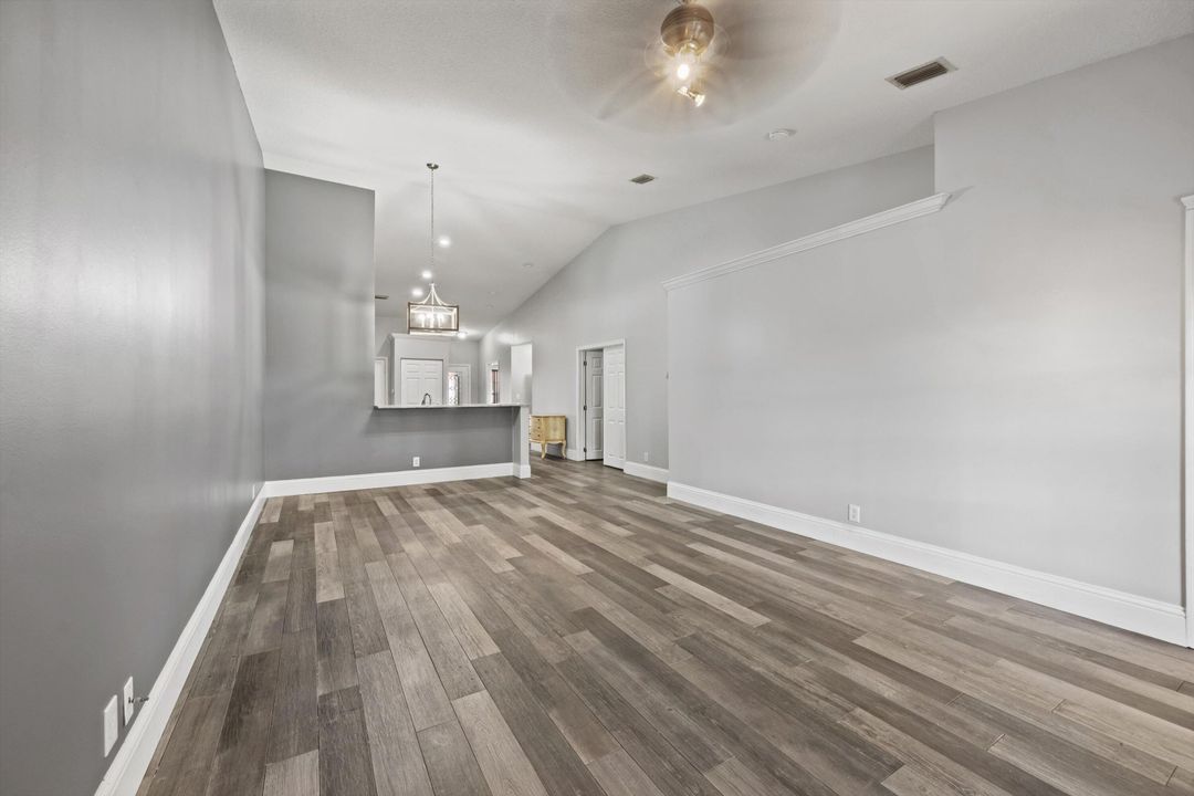 For Sale: $399,900 (2 beds, 2 baths, 1417 Square Feet)