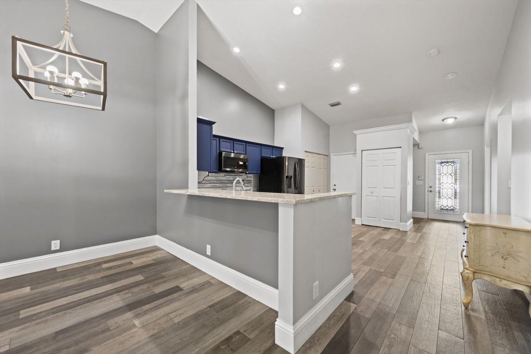 For Sale: $399,900 (2 beds, 2 baths, 1417 Square Feet)