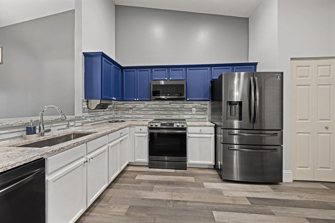 For Sale: $399,900 (2 beds, 2 baths, 1417 Square Feet)