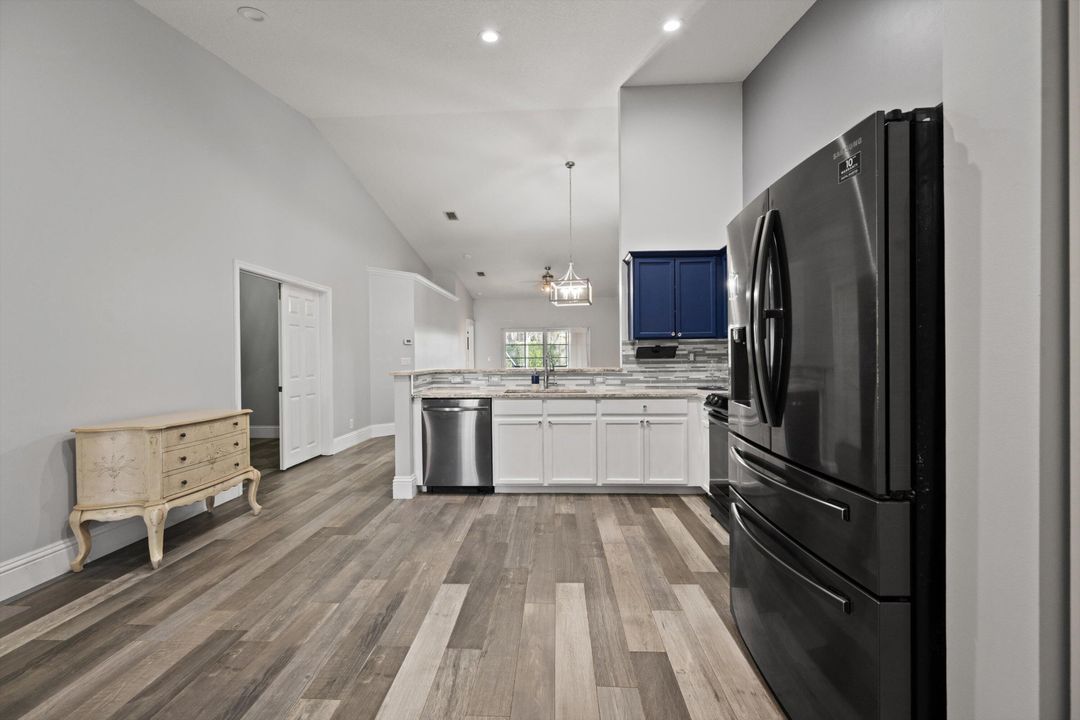 For Sale: $399,900 (2 beds, 2 baths, 1417 Square Feet)