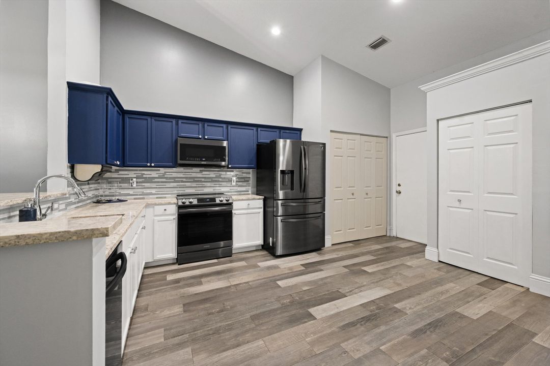 For Sale: $399,900 (2 beds, 2 baths, 1417 Square Feet)