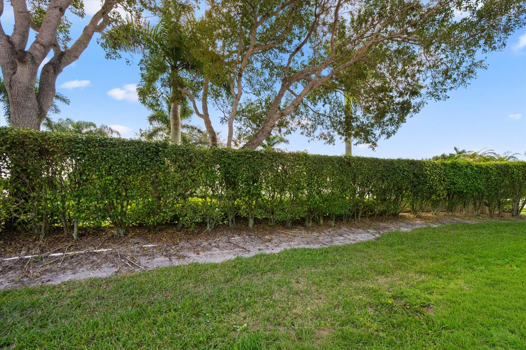 For Sale: $399,900 (2 beds, 2 baths, 1417 Square Feet)