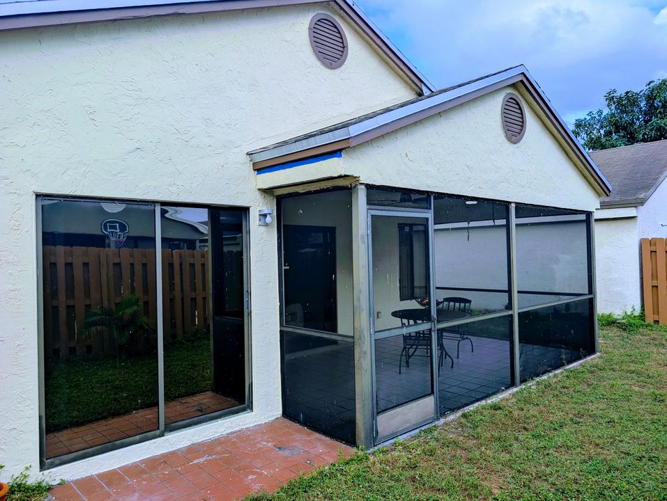 For Sale: $575,000 (3 beds, 2 baths, 1864 Square Feet)