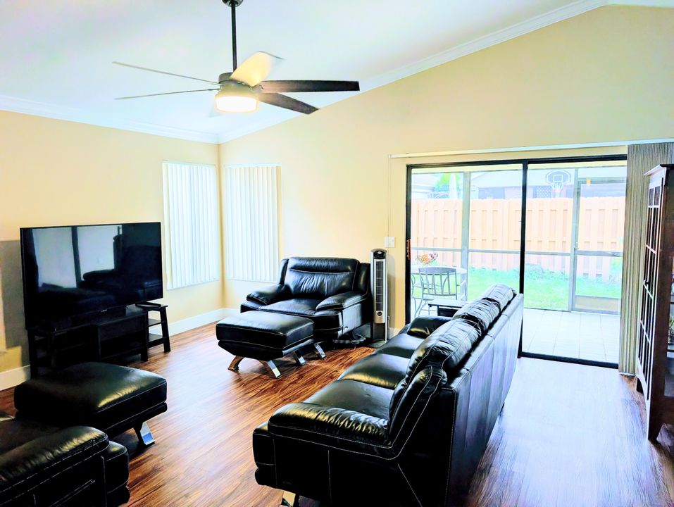 For Sale: $575,000 (3 beds, 2 baths, 1864 Square Feet)