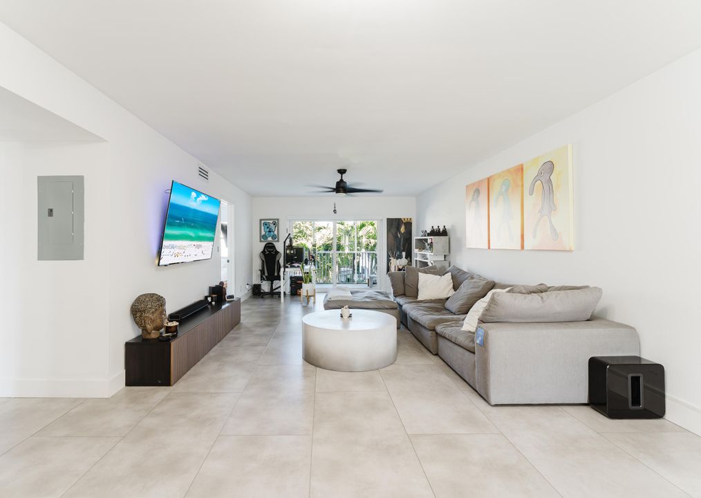 For Sale: $625,000 (2 beds, 2 baths, 1200 Square Feet)