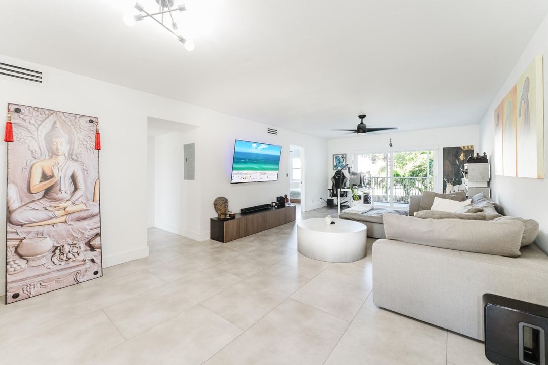 For Sale: $625,000 (2 beds, 2 baths, 1200 Square Feet)