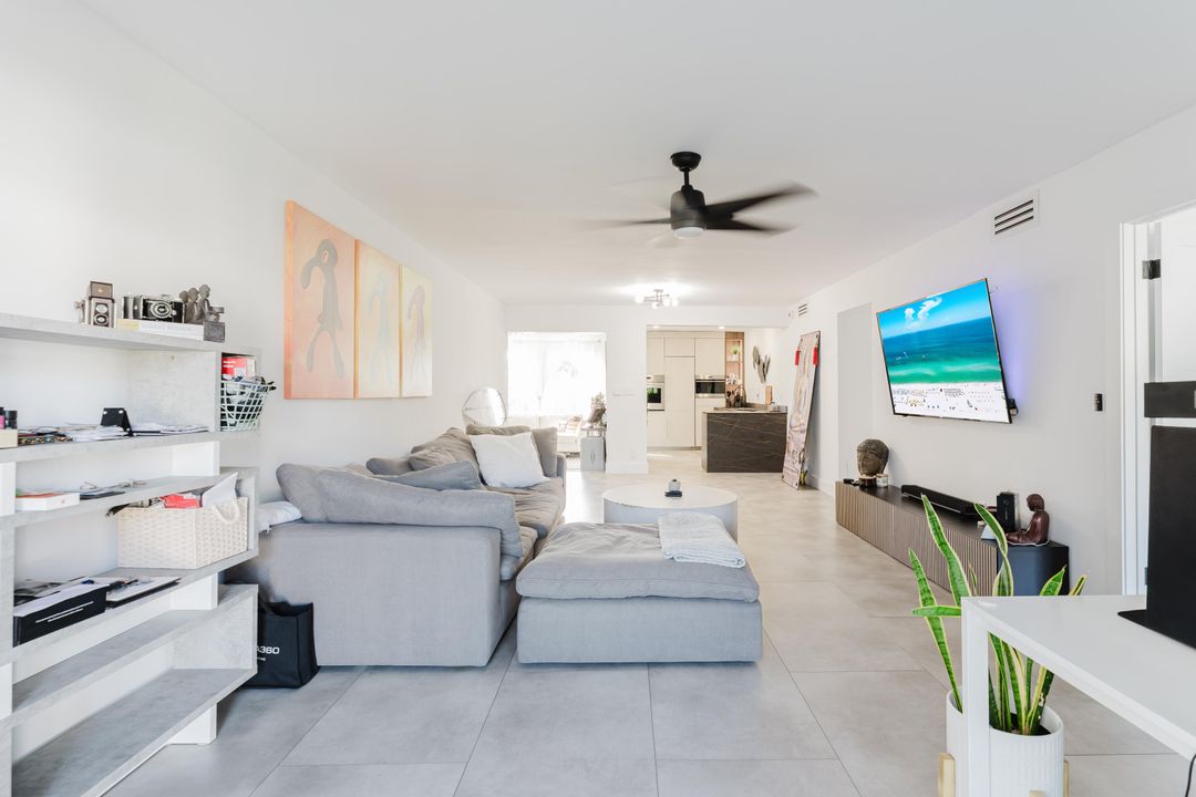 For Sale: $625,000 (2 beds, 2 baths, 1200 Square Feet)