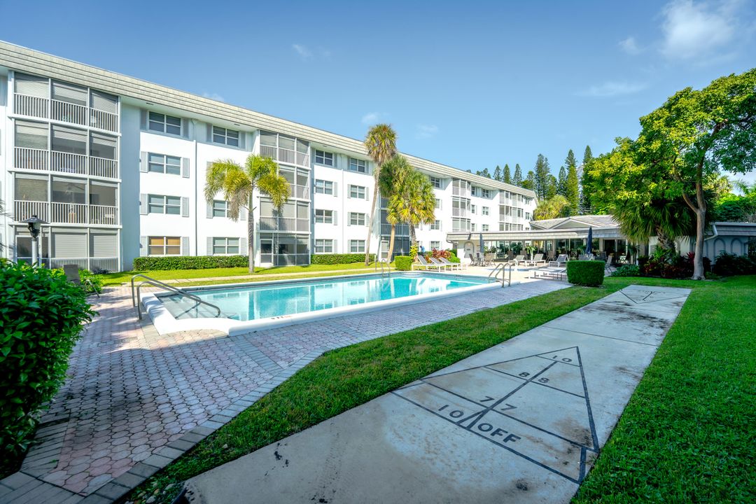 For Sale: $625,000 (2 beds, 2 baths, 1200 Square Feet)