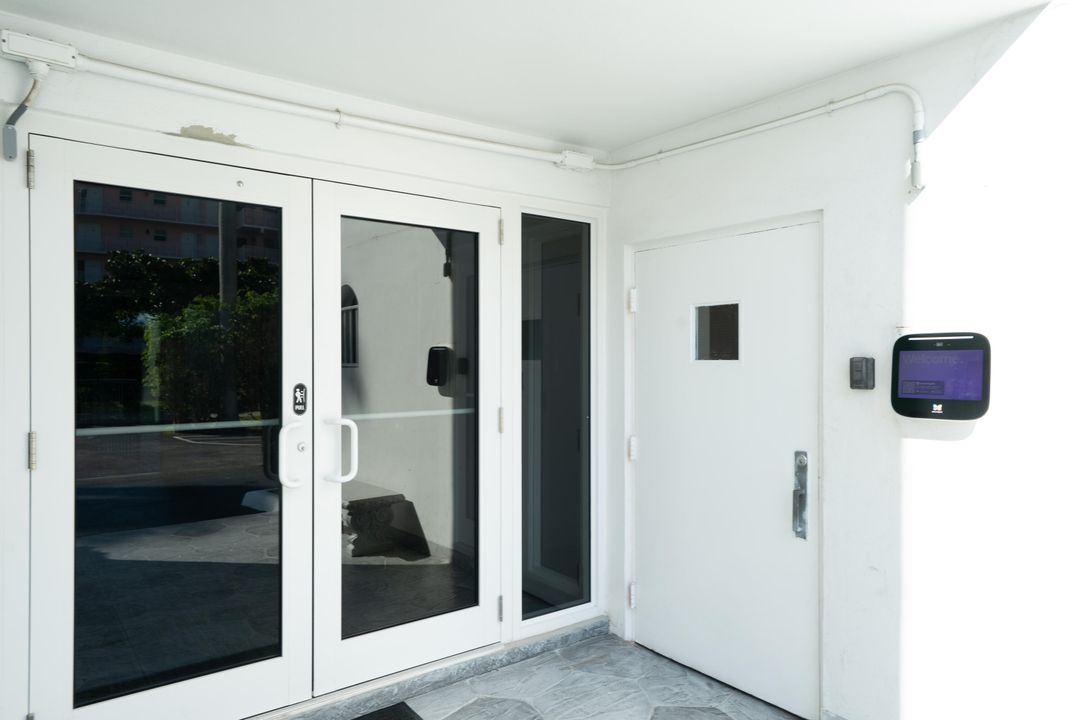 For Sale: $625,000 (2 beds, 2 baths, 1200 Square Feet)