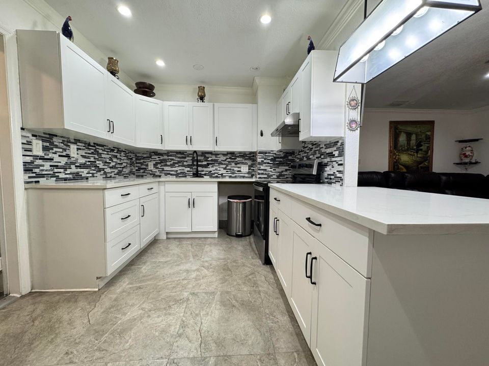 For Sale: $479,000 (2 beds, 1 baths, 1175 Square Feet)
