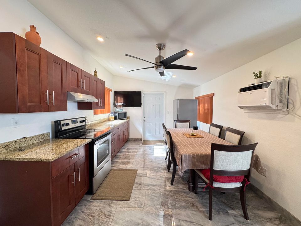 For Sale: $479,000 (2 beds, 1 baths, 1175 Square Feet)
