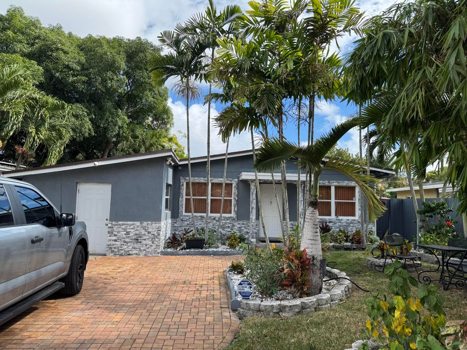 For Sale: $479,000 (2 beds, 1 baths, 1175 Square Feet)