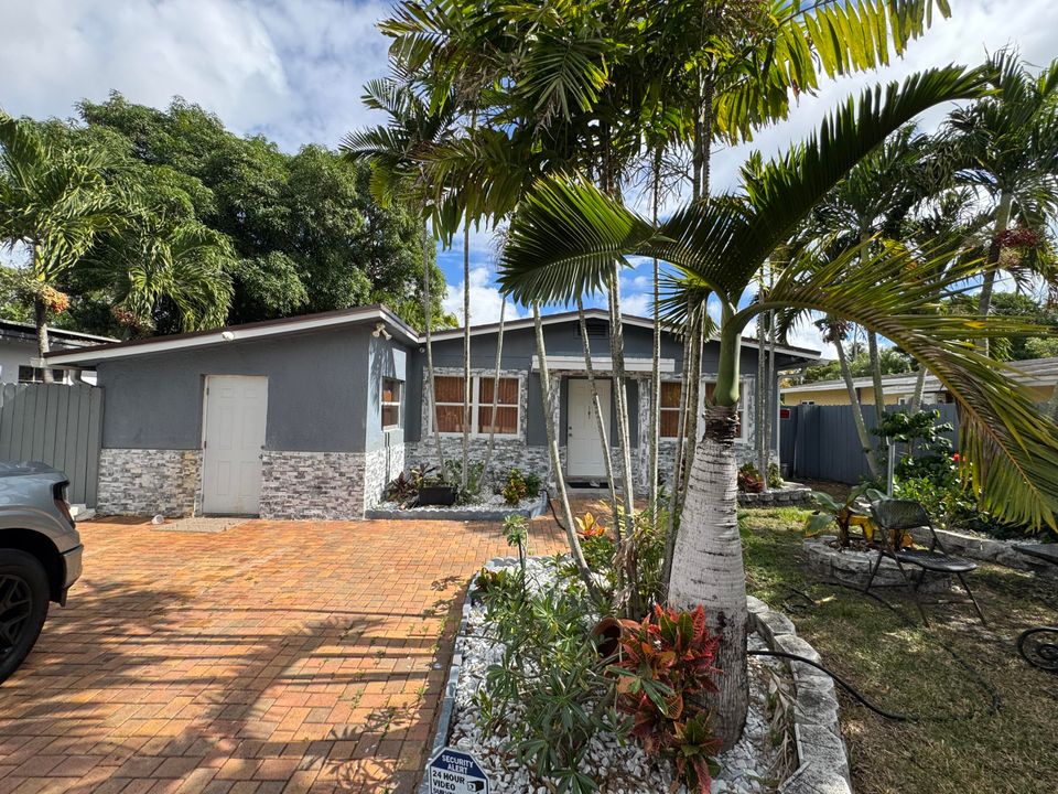 For Sale: $479,000 (2 beds, 1 baths, 1175 Square Feet)