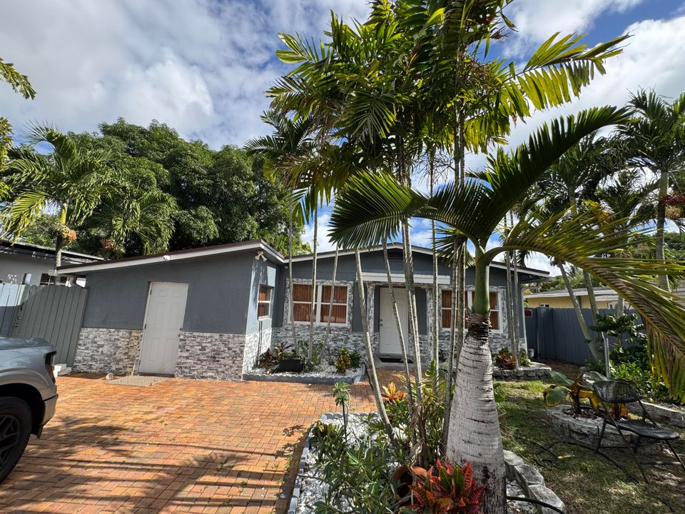 For Sale: $479,000 (2 beds, 1 baths, 1175 Square Feet)