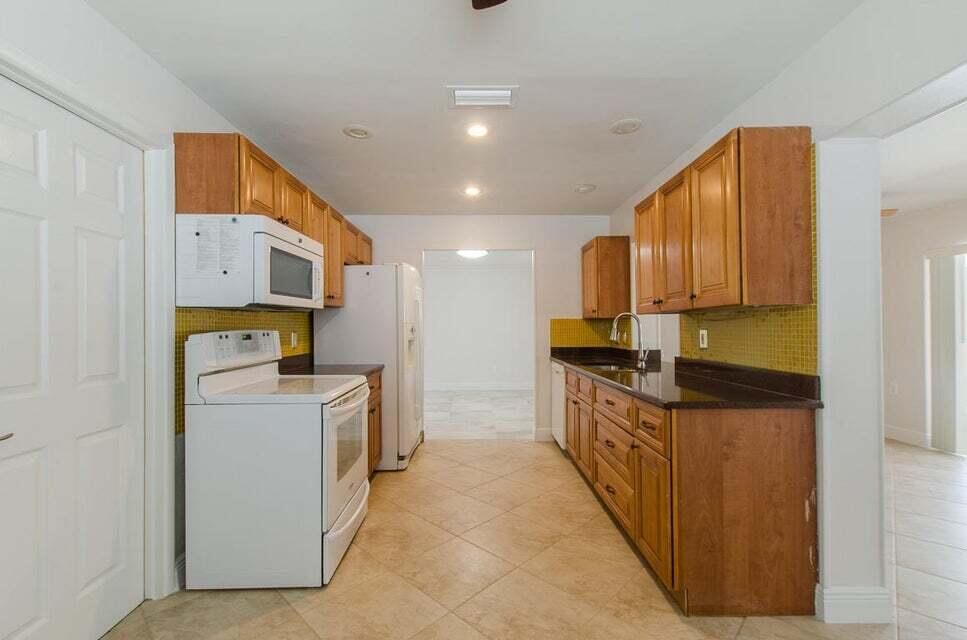 For Rent: $3,650 (3 beds, 2 baths, 1804 Square Feet)