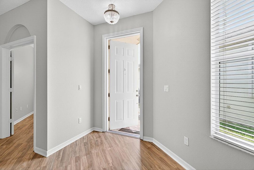 For Sale: $314,900 (2 beds, 2 baths, 1482 Square Feet)