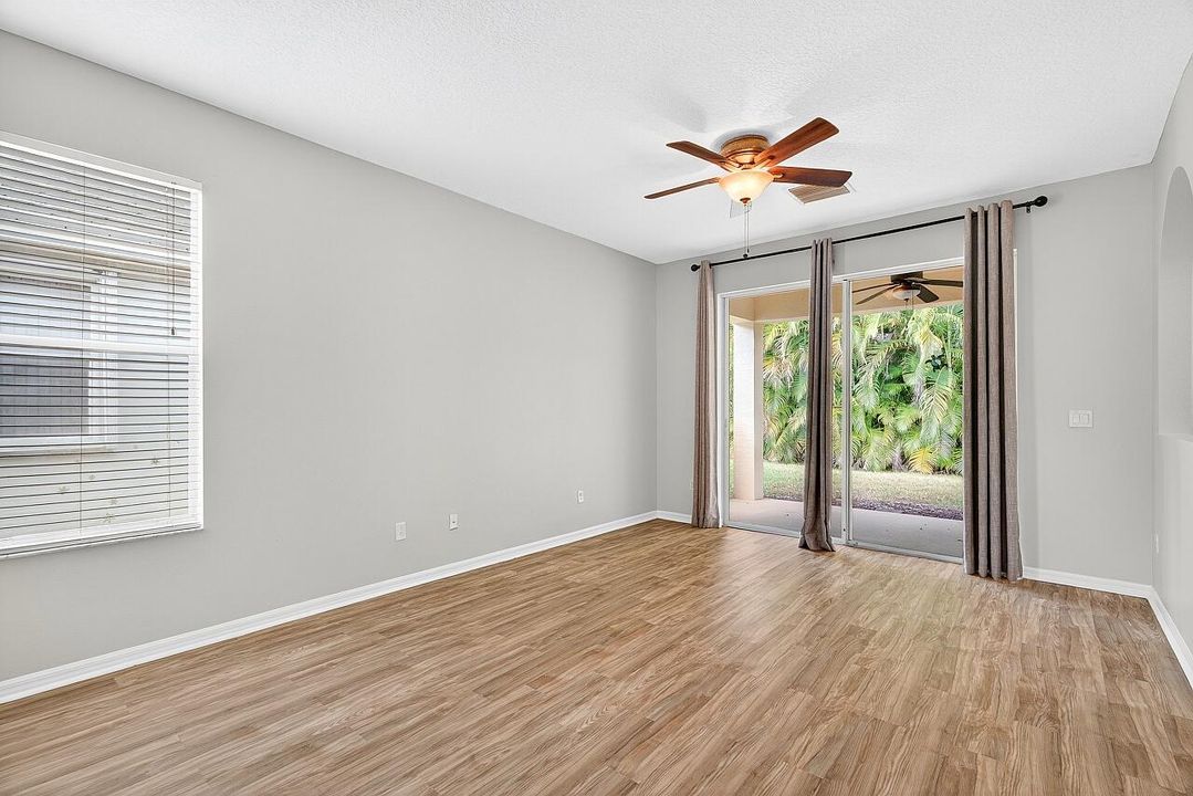 For Sale: $314,900 (2 beds, 2 baths, 1482 Square Feet)