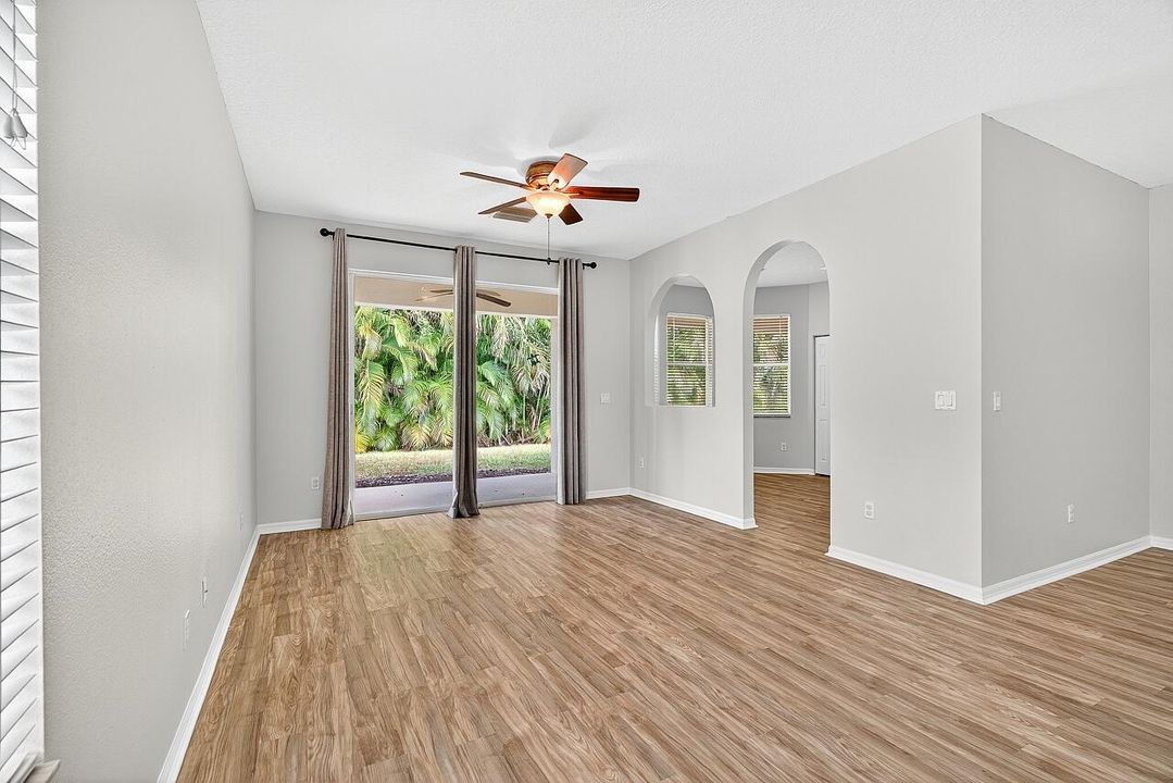 For Sale: $314,900 (2 beds, 2 baths, 1482 Square Feet)