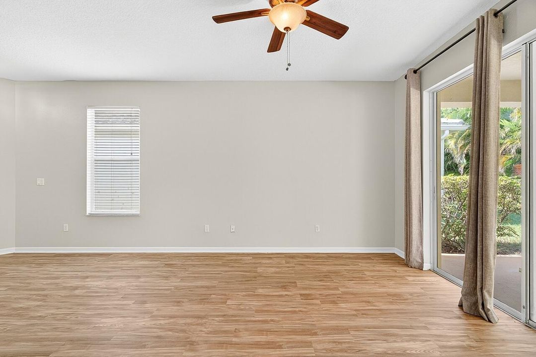 For Sale: $314,900 (2 beds, 2 baths, 1482 Square Feet)