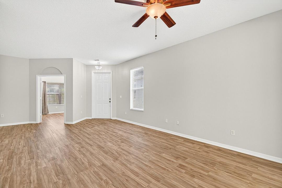 For Sale: $314,900 (2 beds, 2 baths, 1482 Square Feet)