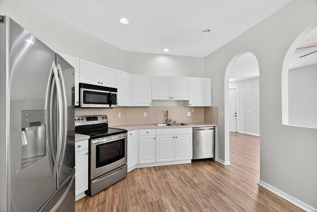 For Sale: $314,900 (2 beds, 2 baths, 1482 Square Feet)