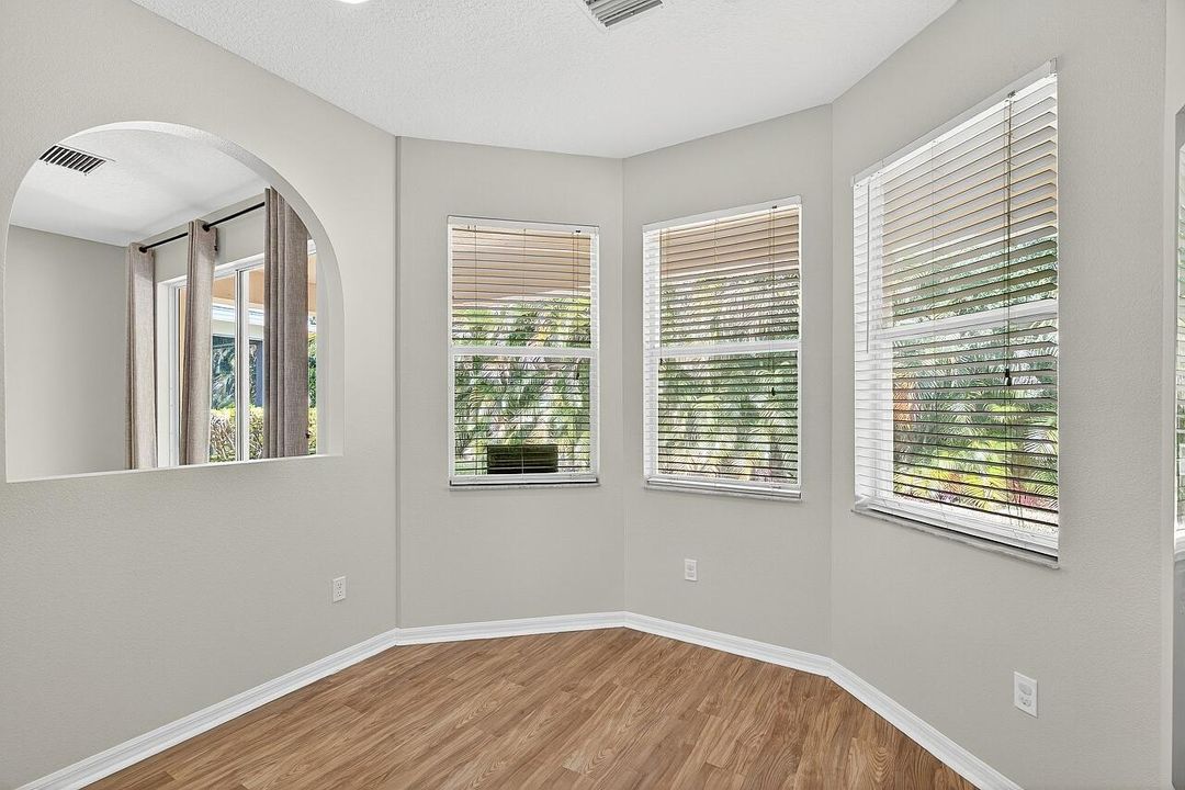 For Sale: $314,900 (2 beds, 2 baths, 1482 Square Feet)