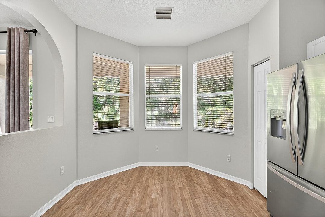 For Sale: $314,900 (2 beds, 2 baths, 1482 Square Feet)